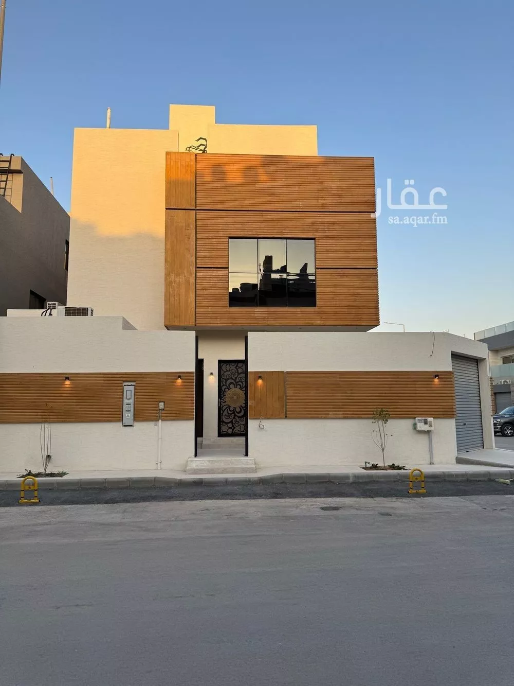 فيلا 4 غرف في العارض 3