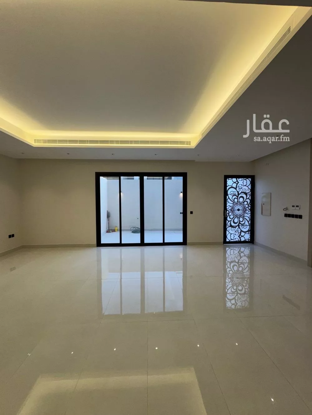 فيلا 4 غرف في العارض 5