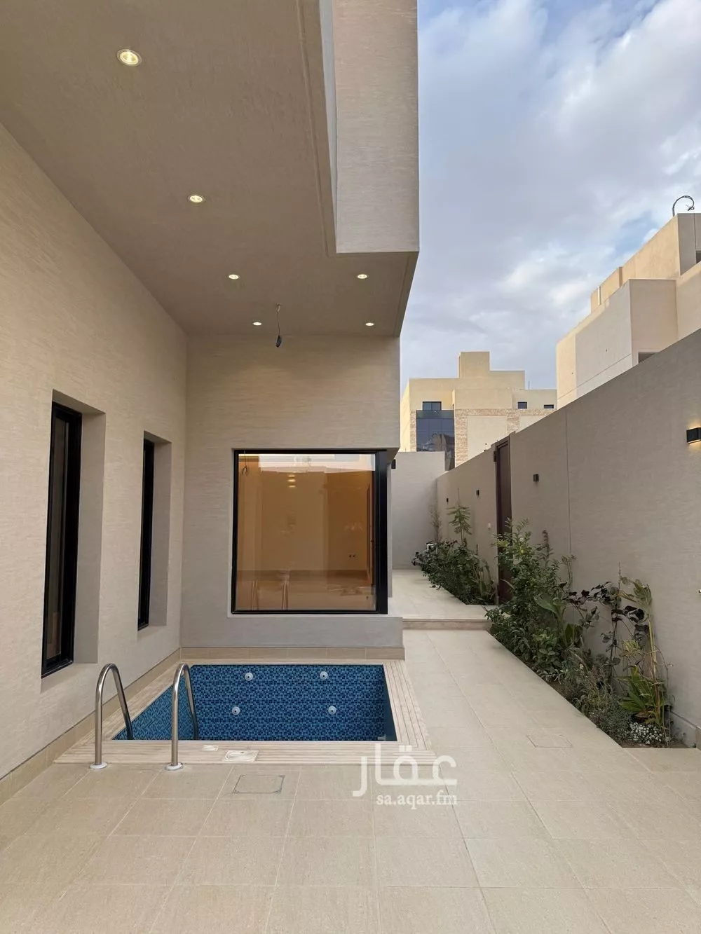 فيلا 5 غرف في النرجس 3