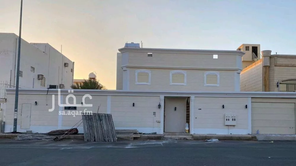 8 bedroom villa in Al Mab'outh