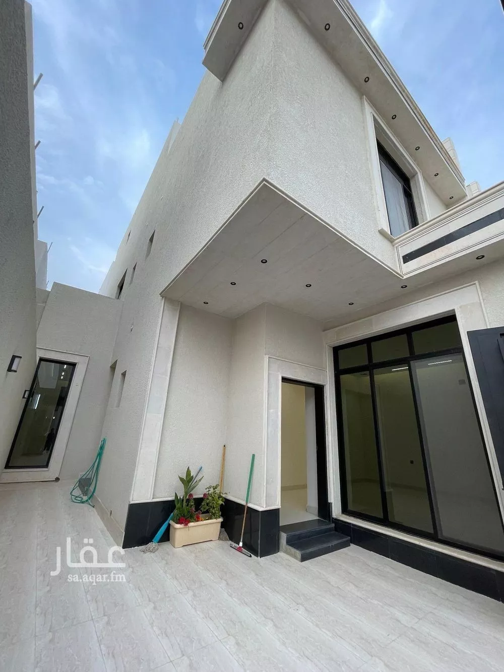 فيلا 5 غرف في الشرق 2