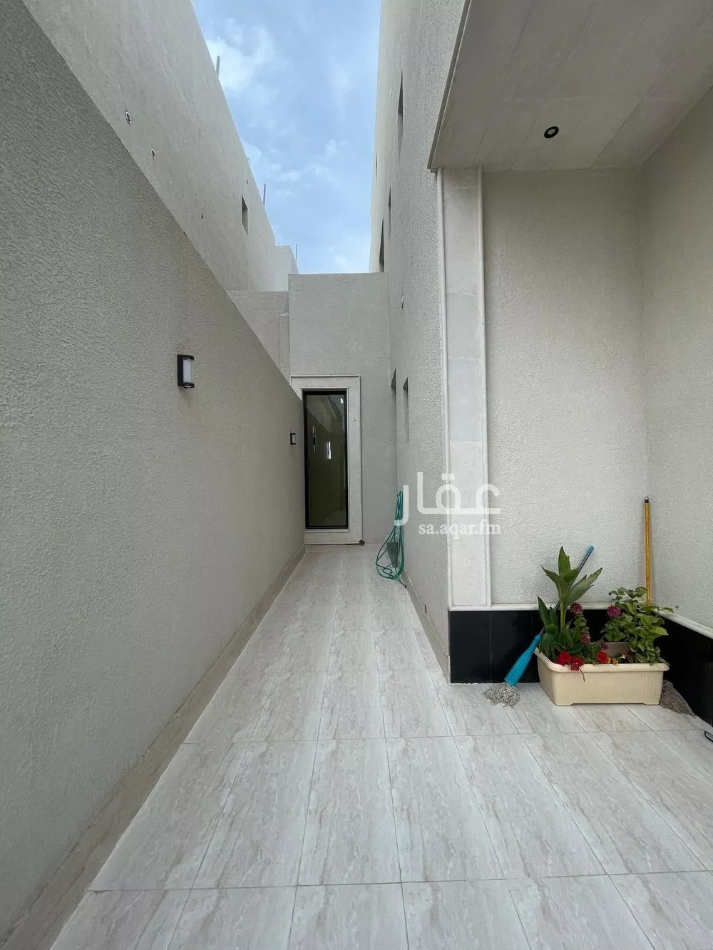 فيلا 5 غرف في الشرق 3