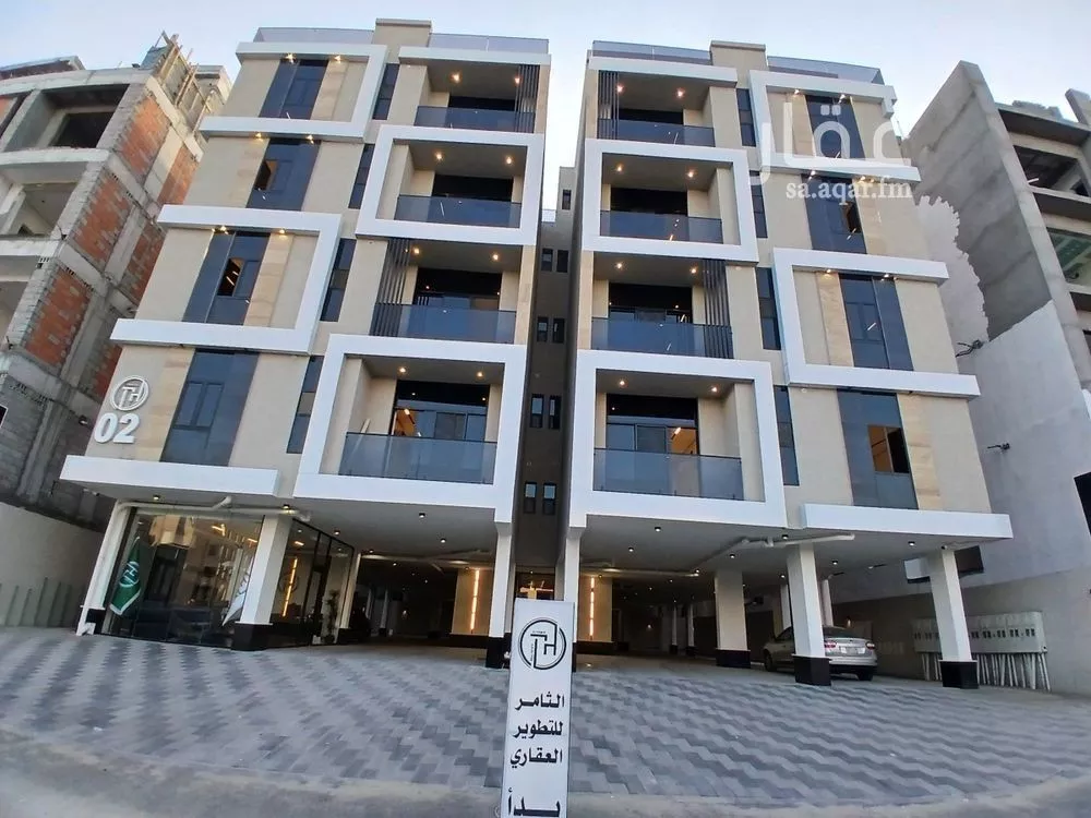 شقة 5 غرف في الحمرا 1