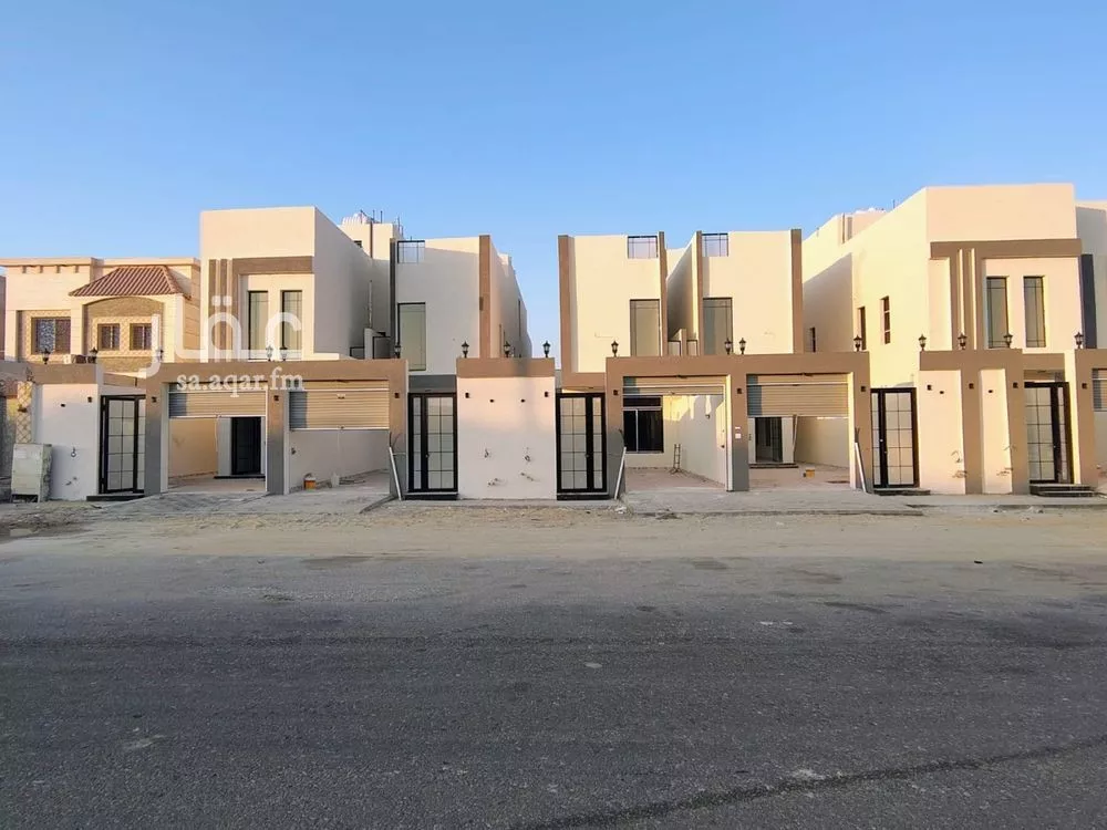 فيلا 8 غرف في الامواج 4