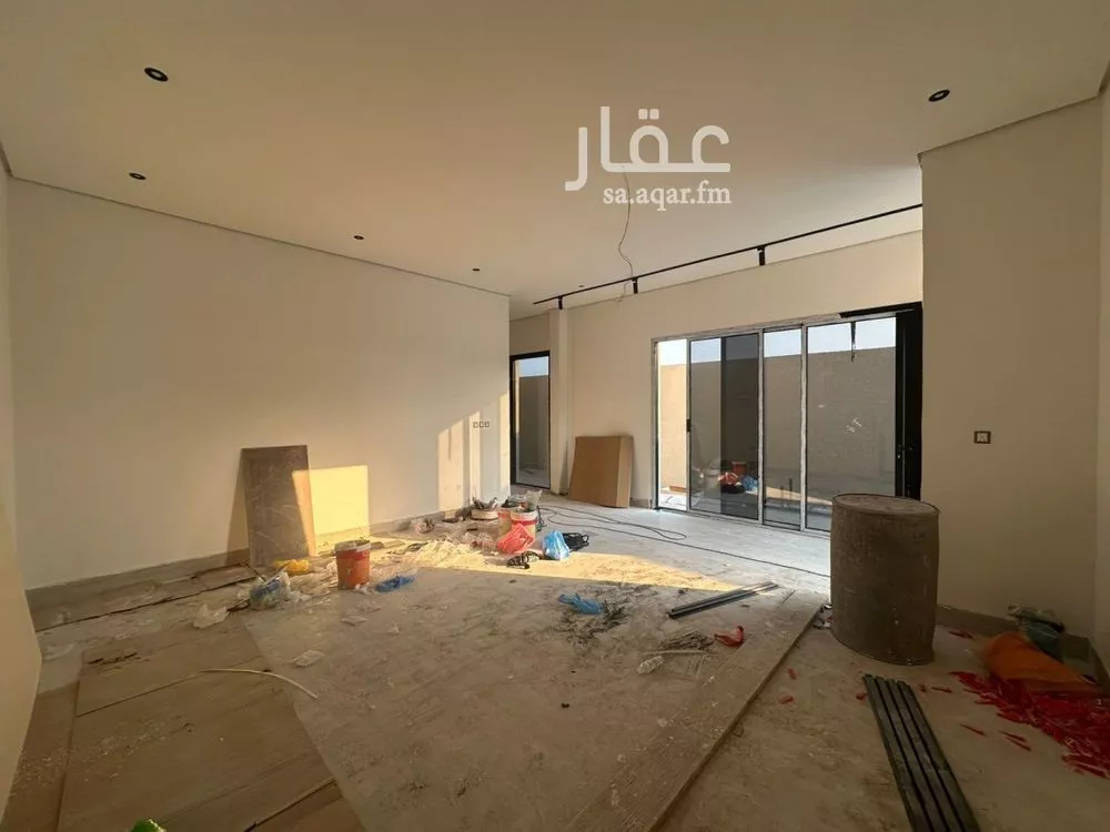 فيلا 9 غرف في الامواج 5