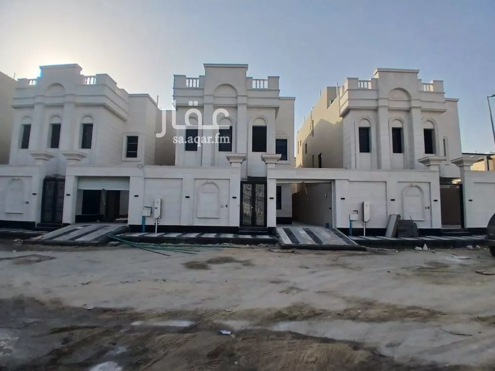 فيلا 9 غرف في الامواج 4