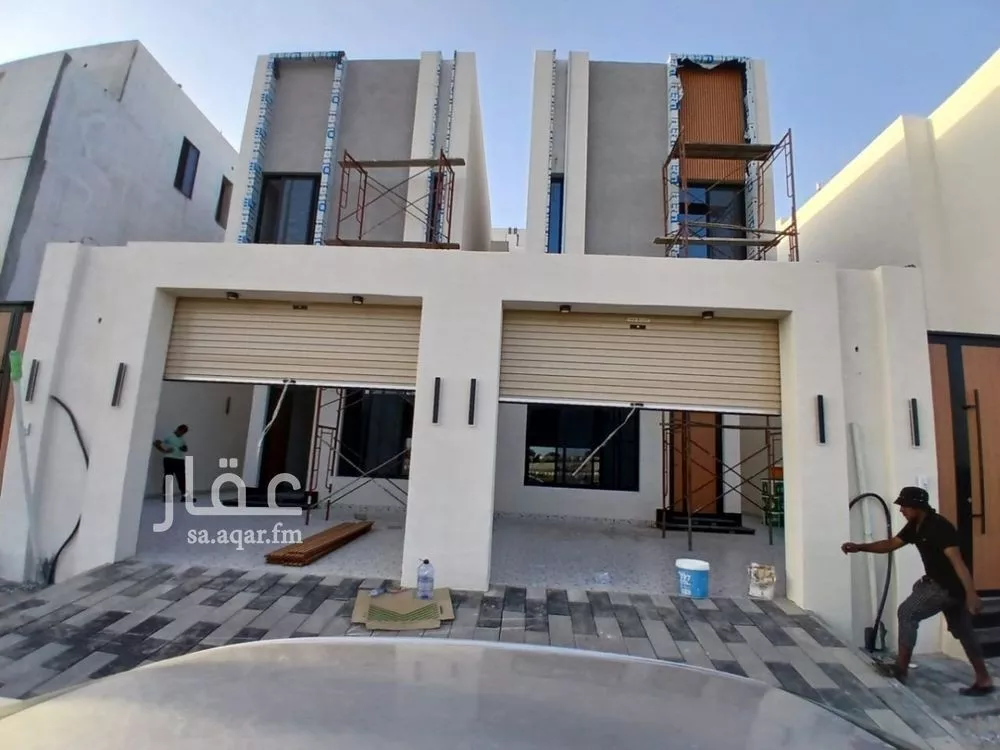 فيلا 8 غرف في الامواج 1