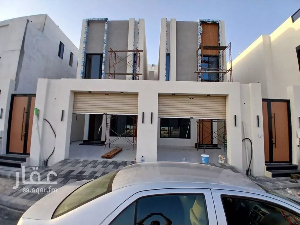 فيلا 8 غرف في الامواج 4