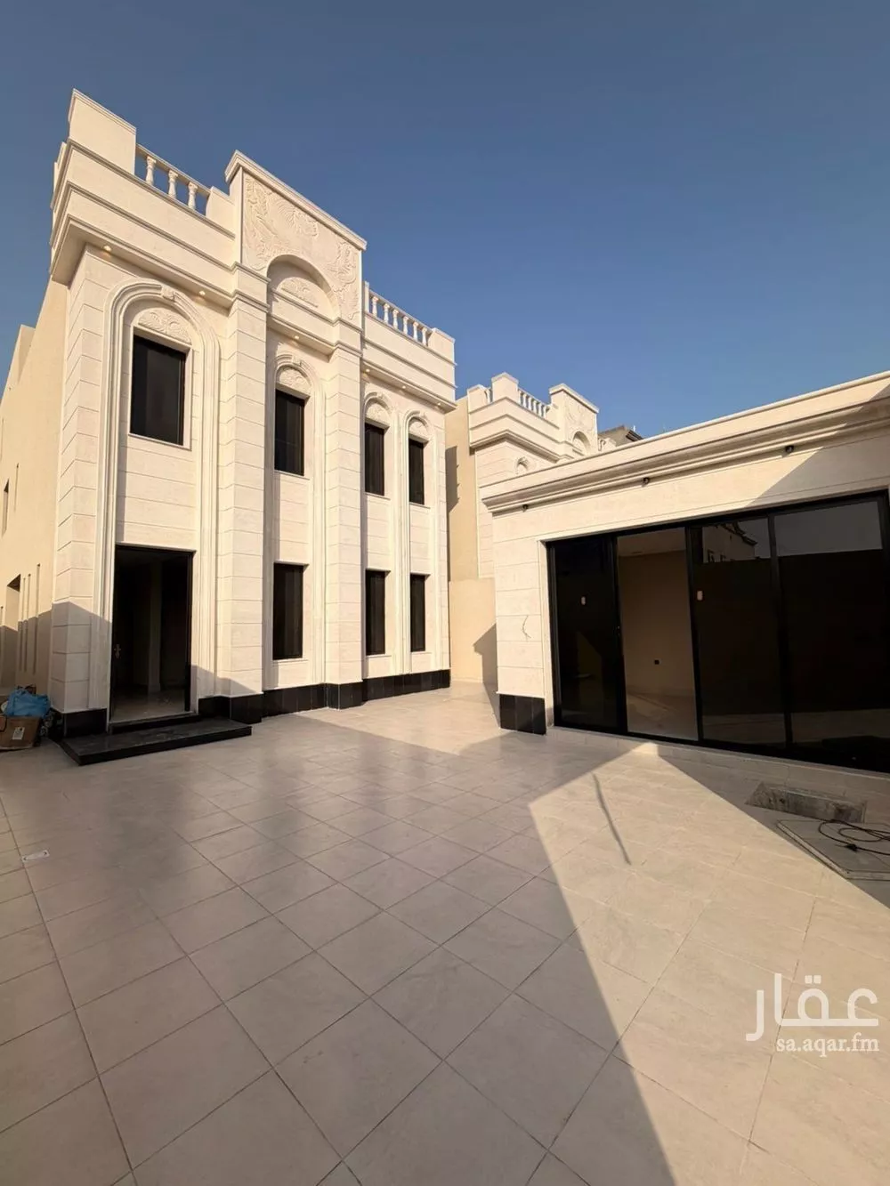 9 bedroom villa in Al Amwaj 4