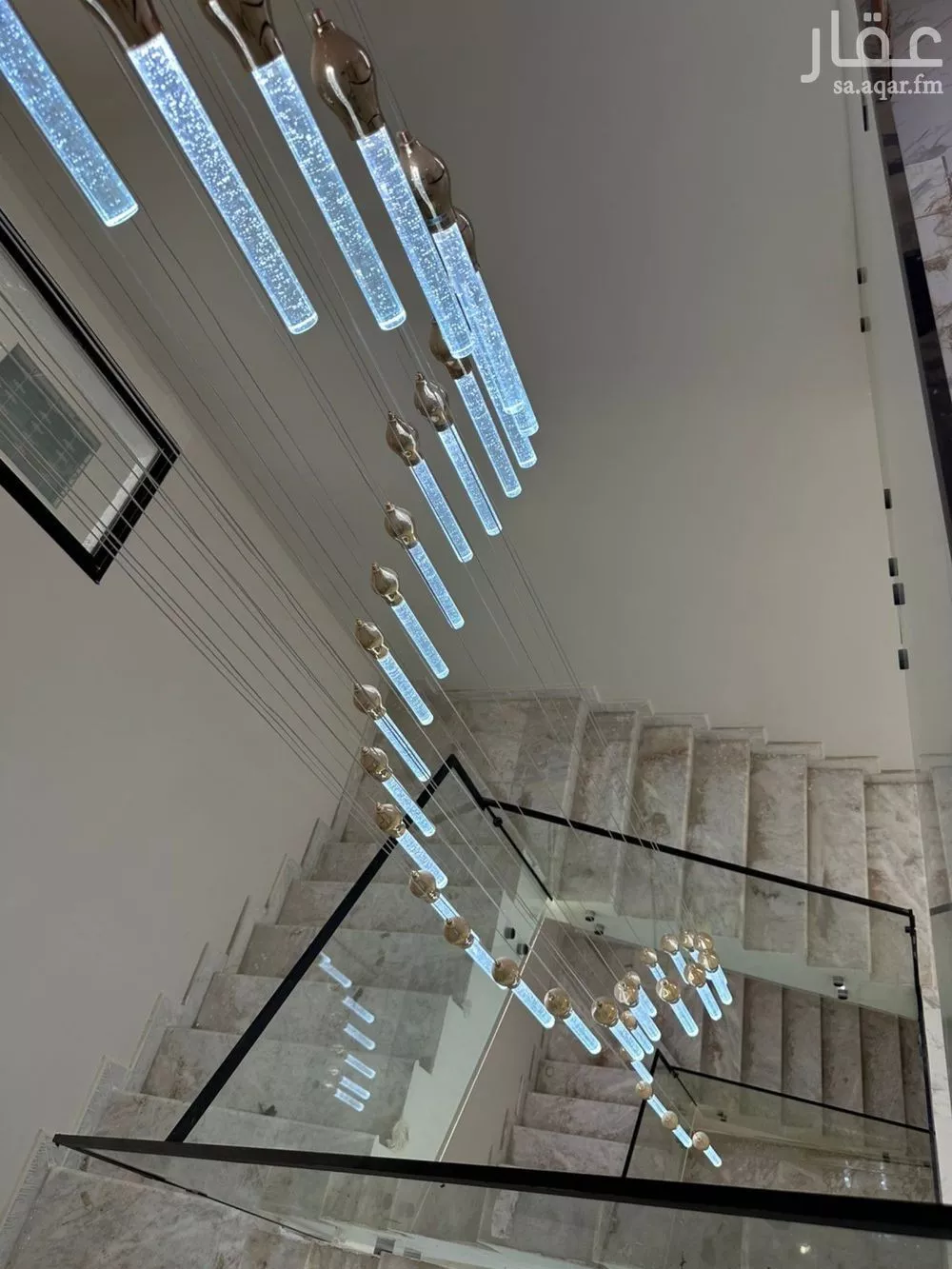 فيلا 9 غرف في الشراع 5