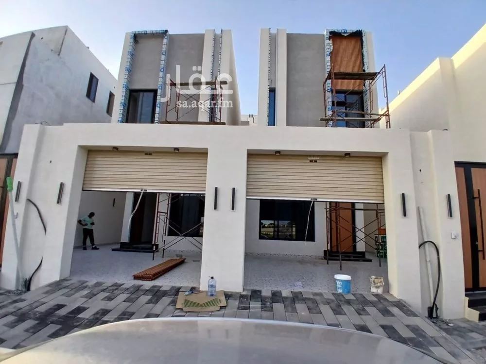 فيلا 8 غرف في الامواج 3