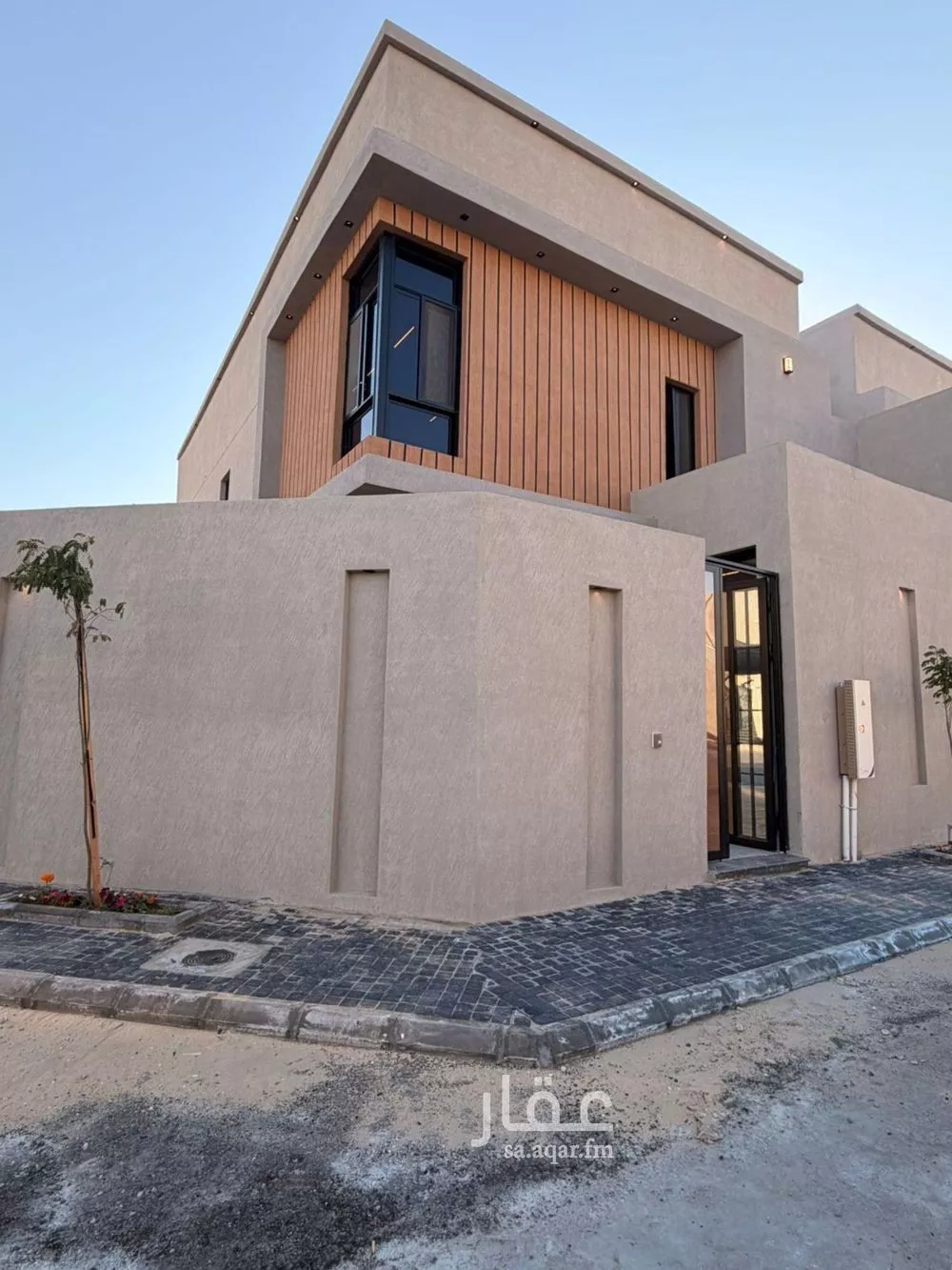 فيلا 8 غرف في الشراع 4