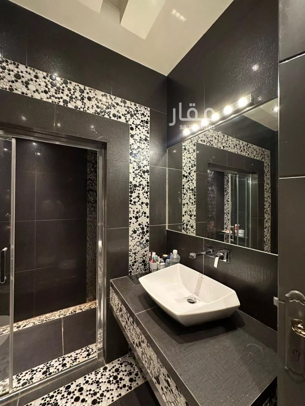 شقة 3 غرف في العقيق 2