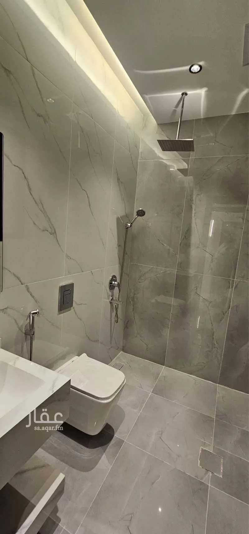 6 bedroom floor in Qalat Makhit 1