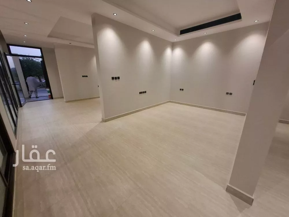 فيلا 5 غرف في السعادة 1