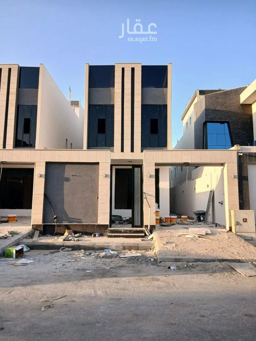 فيلا 8 غرف في الامواج 3