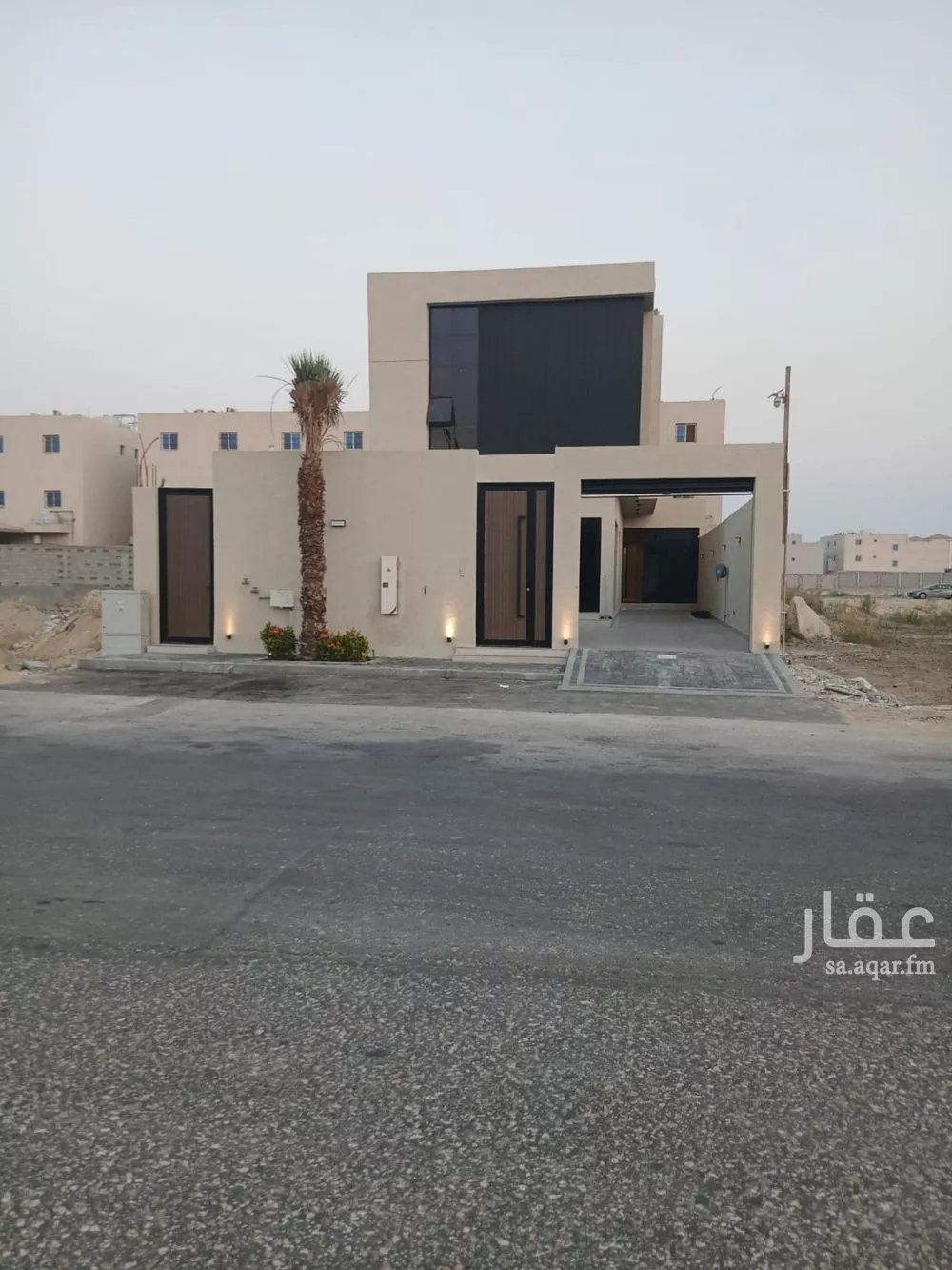 فيلا 9 غرف في الامواج 3