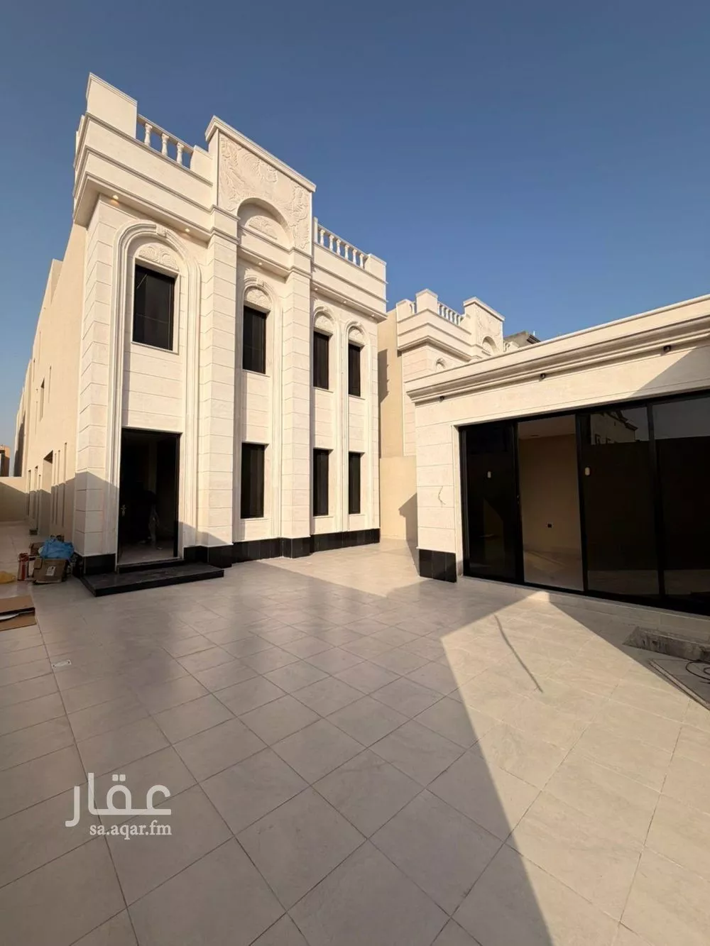 فيلا 9 غرف في الامواج 2