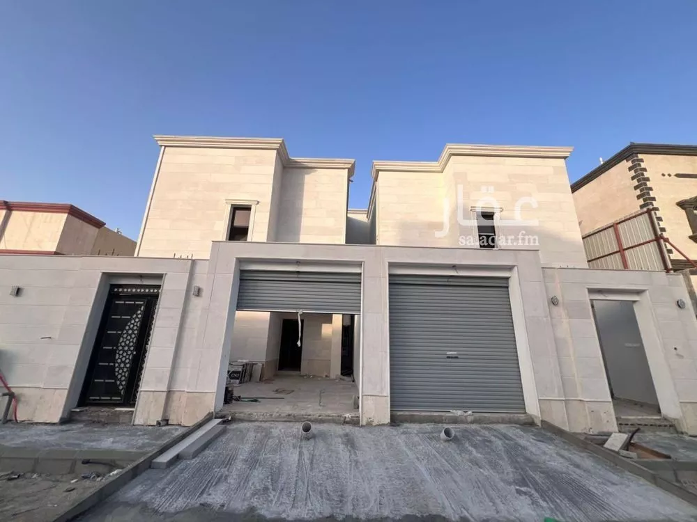 فيلا 9 غرف في ضاحية الملك فهد 4