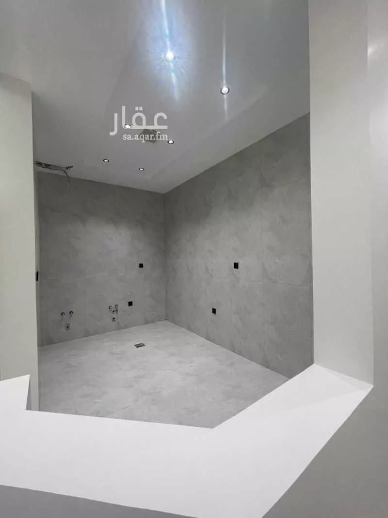 شقة 4 غرف في النزهة 4