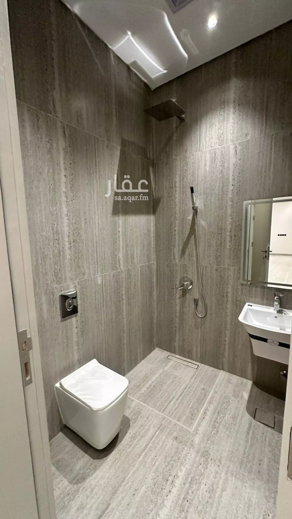 3 bedroom floor in Al Munsiyah 5