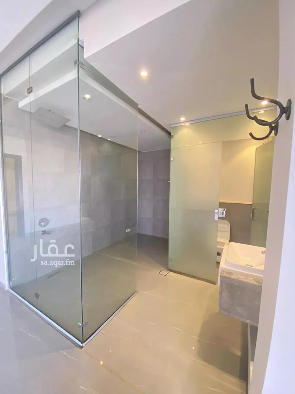 فيلا 4 غرف في العارض 4