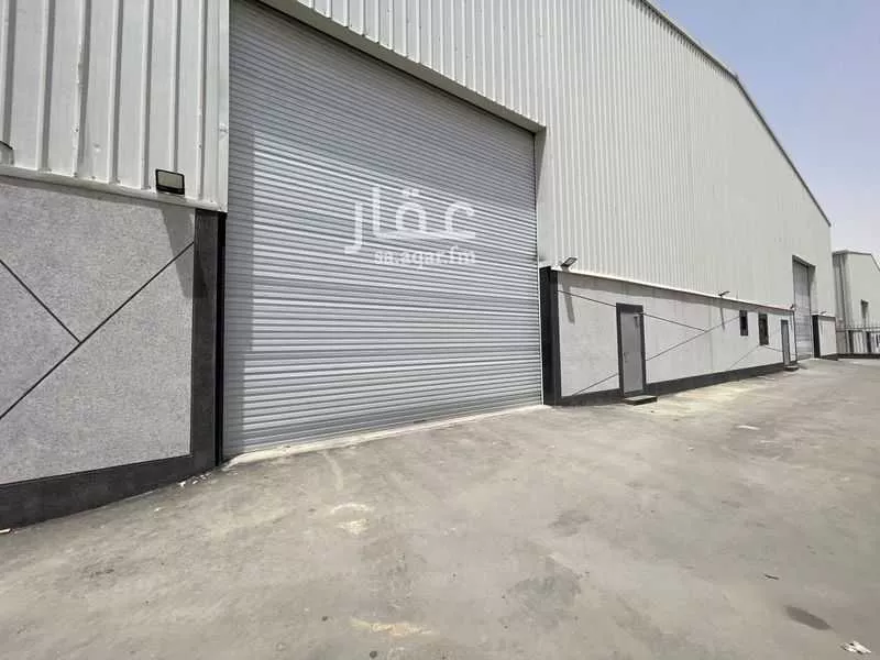 مستودع 2003 م² في الرياض 1