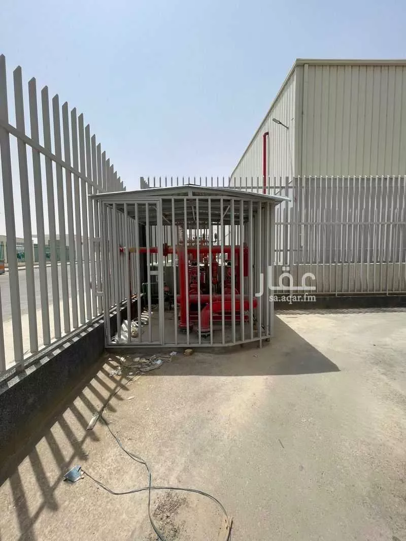 مستودع 2003 م² في الرياض 3
