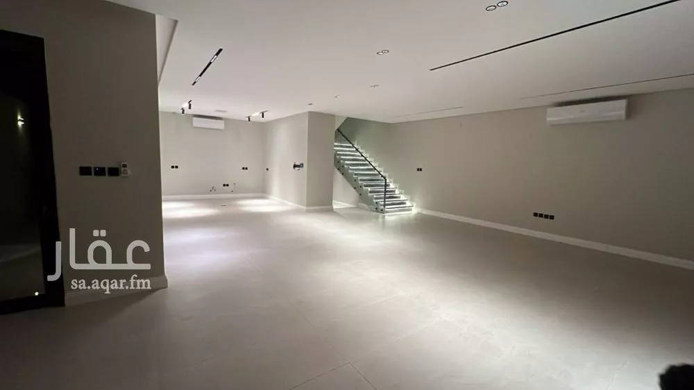 فيلا 6 غرف في العارض 5