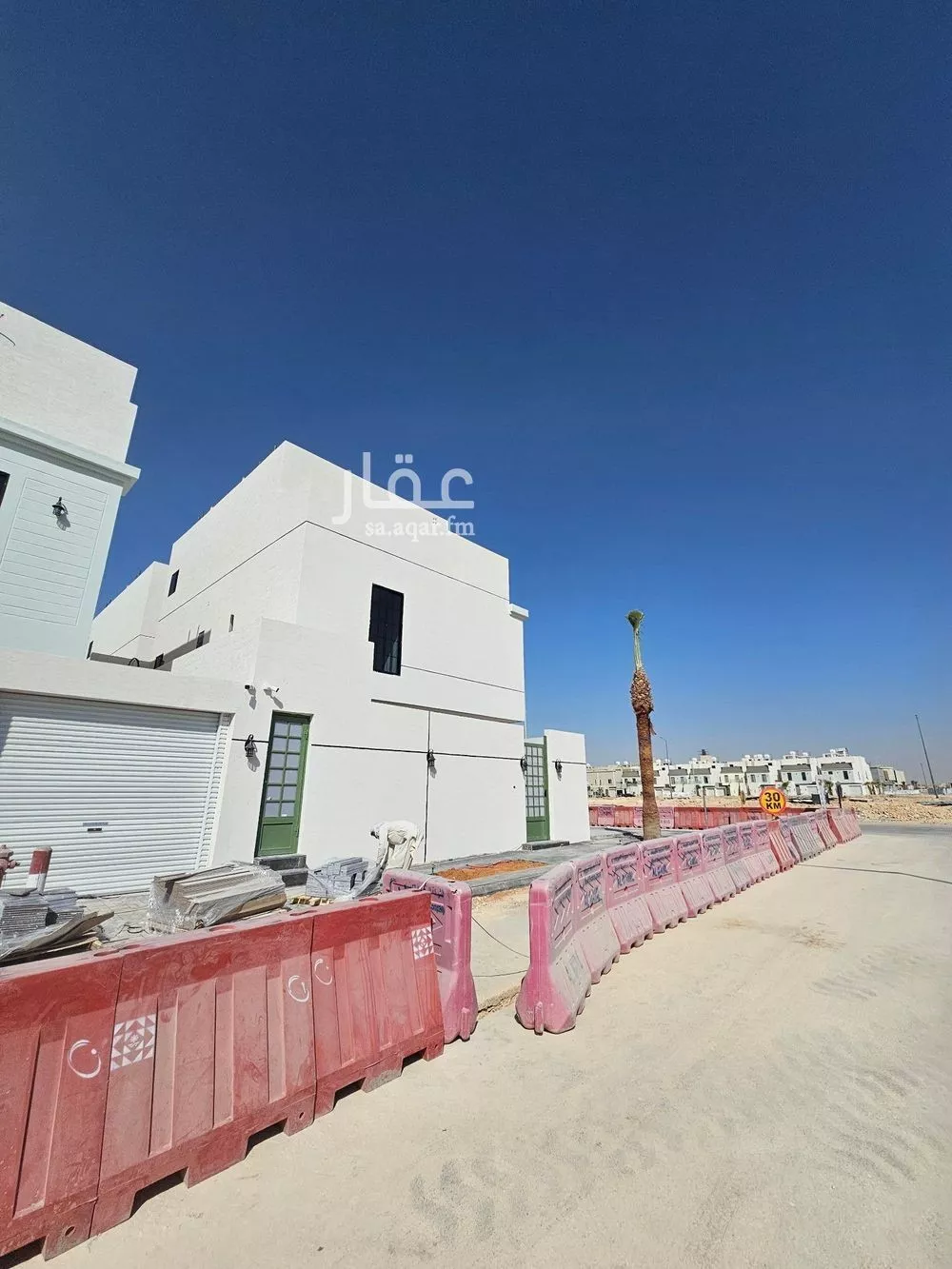 فيلا 4 غرف في الفاروق 4