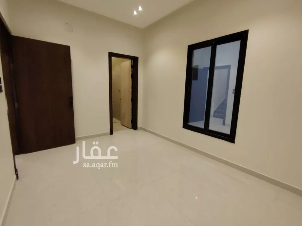 فيلا 6 غرف في عكاظ 3