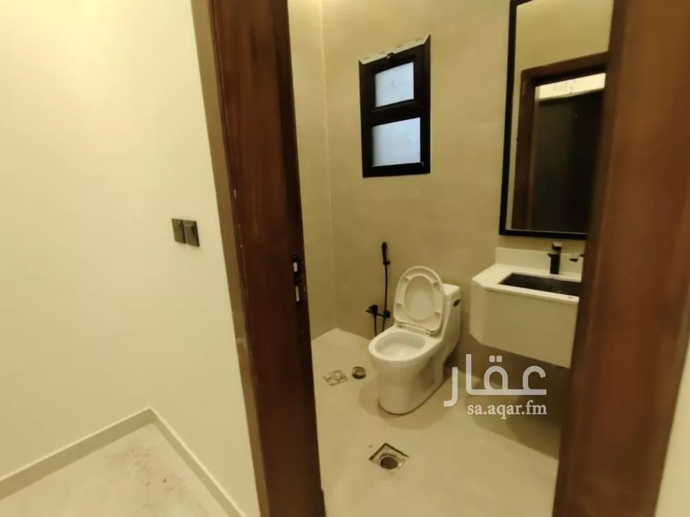 فيلا 6 غرف في عكاظ 5