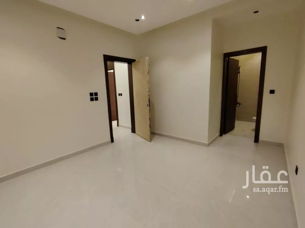 فيلا 6 غرف في عكاظ 4