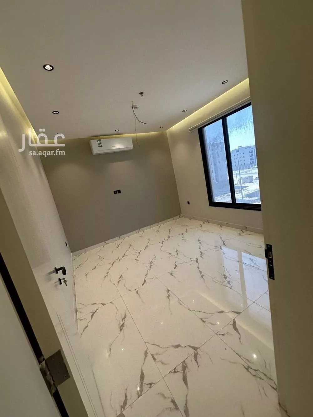 شقة 4 غرف في السيف 5