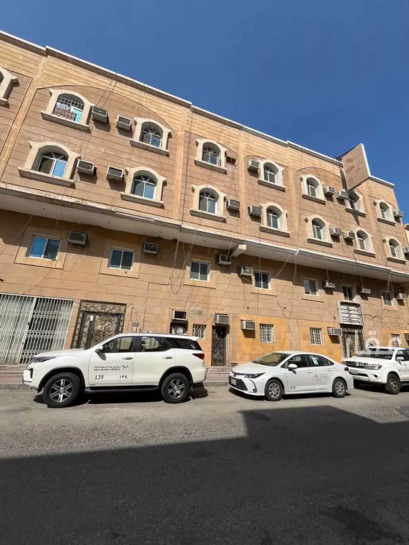 عمارة 232 م² في الثقبة 1