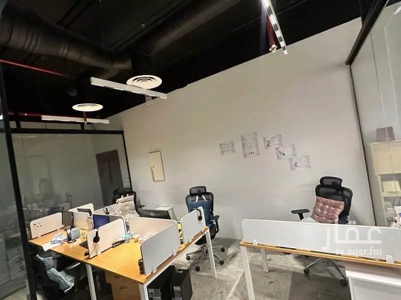 مكتب 370 م² في المونسية 4