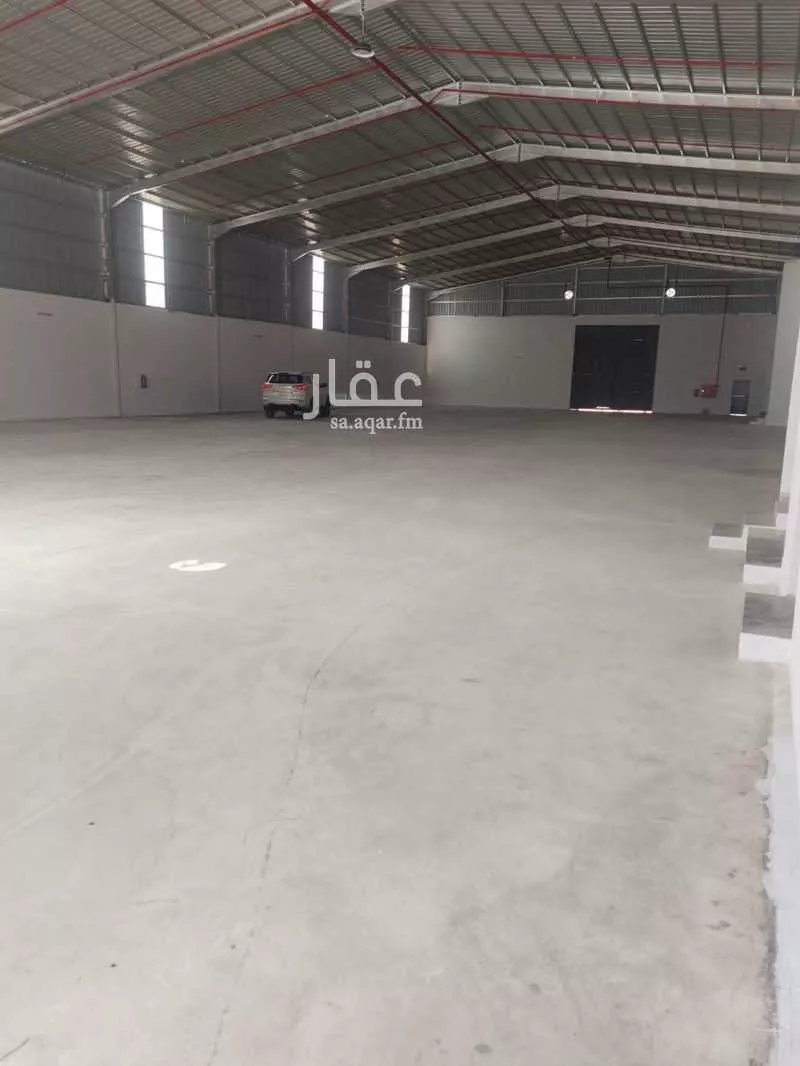 مستودع 1920 م² في السلي 4