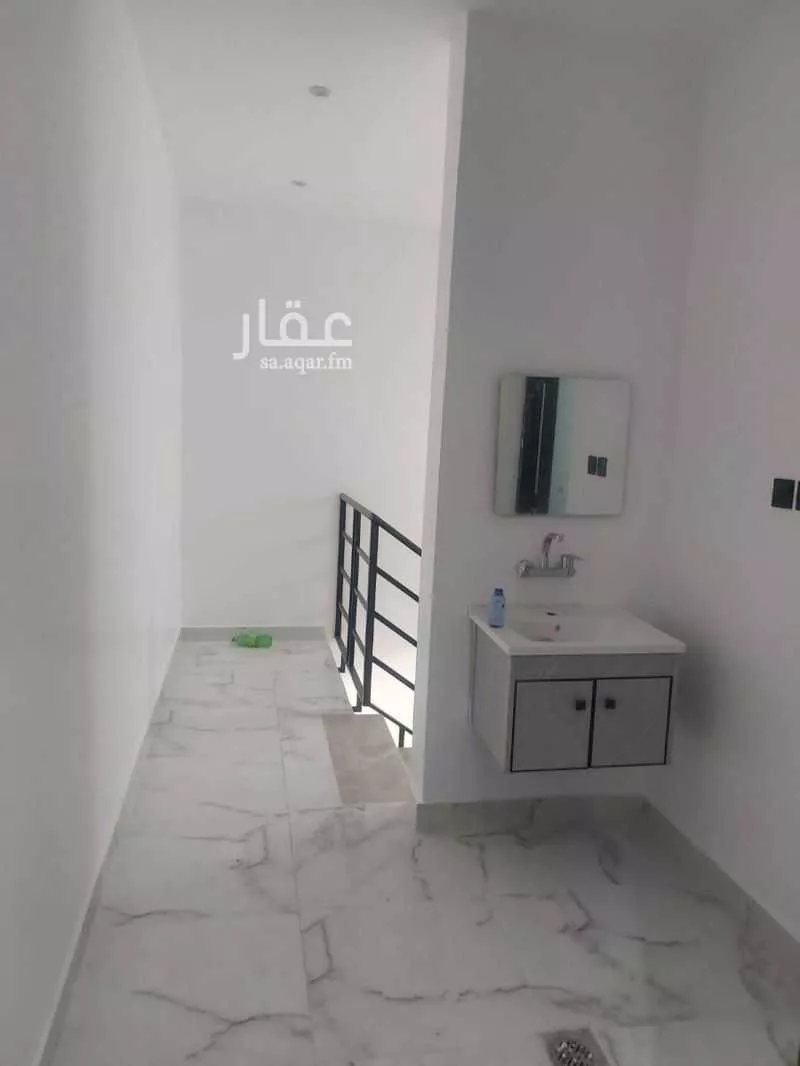 مستودع 1920 م² في السلي 3