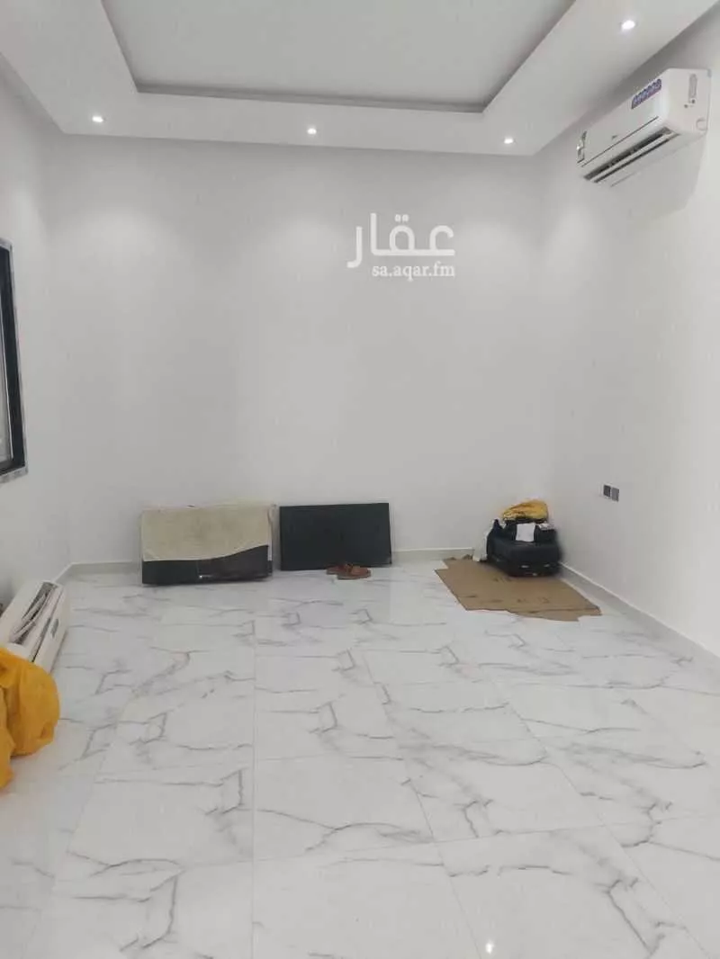 مستودع 1920 م² في السلي 5