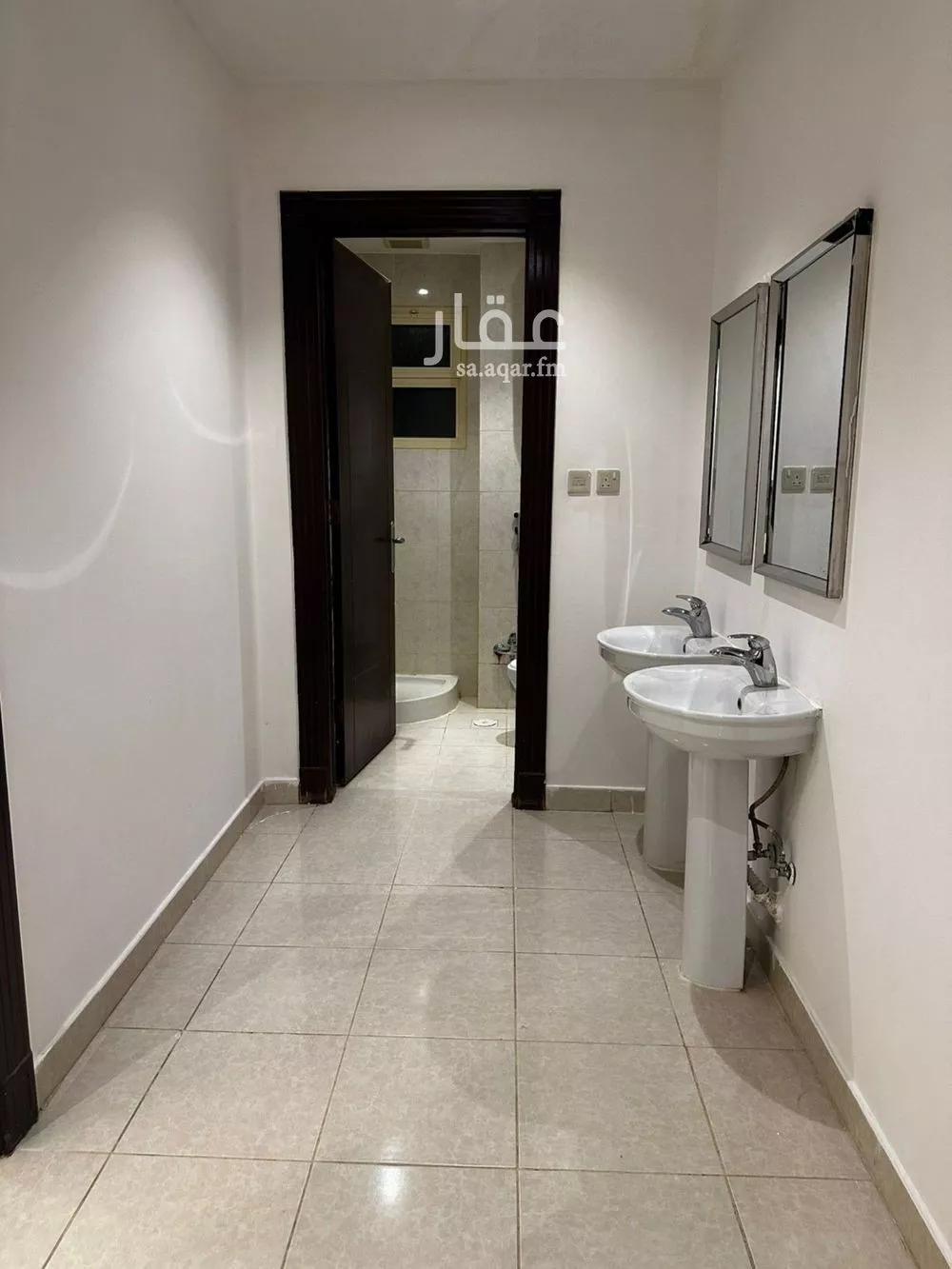 شقة 3 غرف في الملقا 4