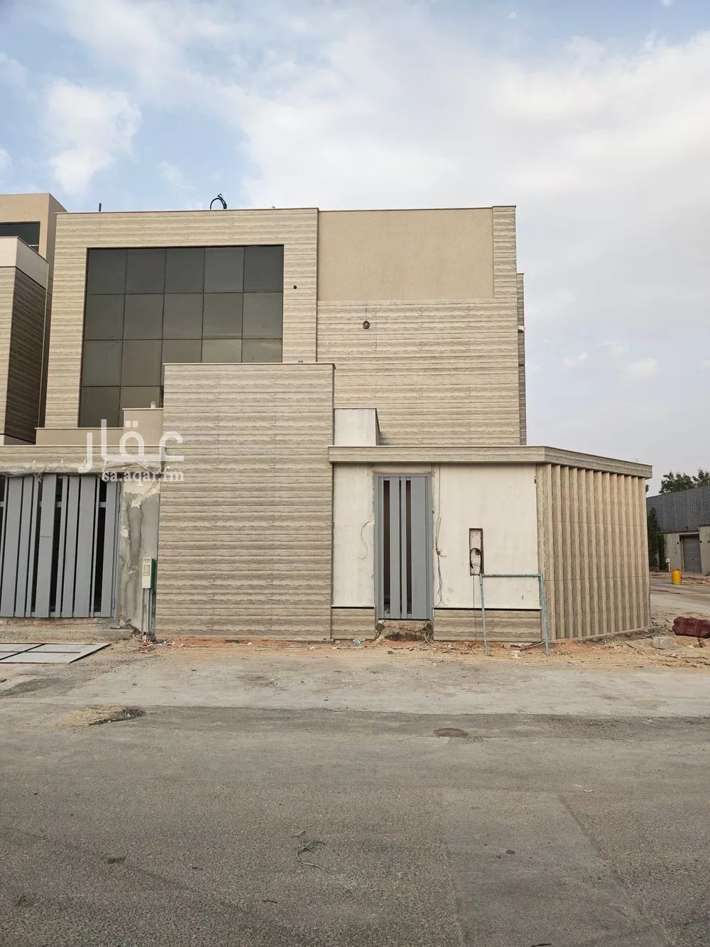 فيلا 4 غرف في العارض 2