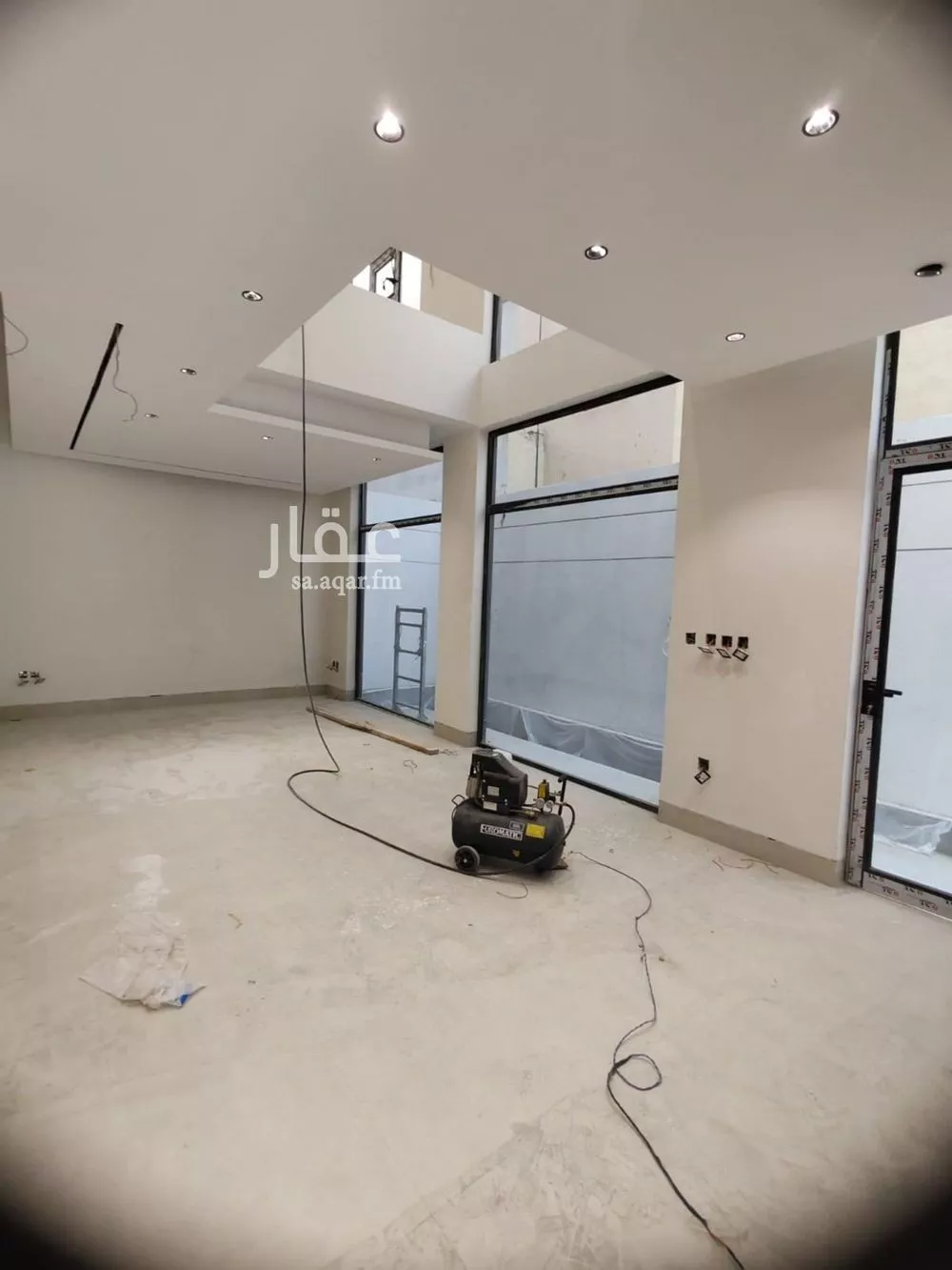 فيلا 4 غرف في العارض 4