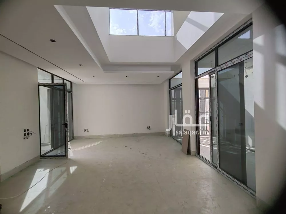 فيلا 4 غرف في العارض 5