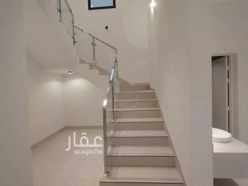 فيلا 4 غرف في الجنادرية 5