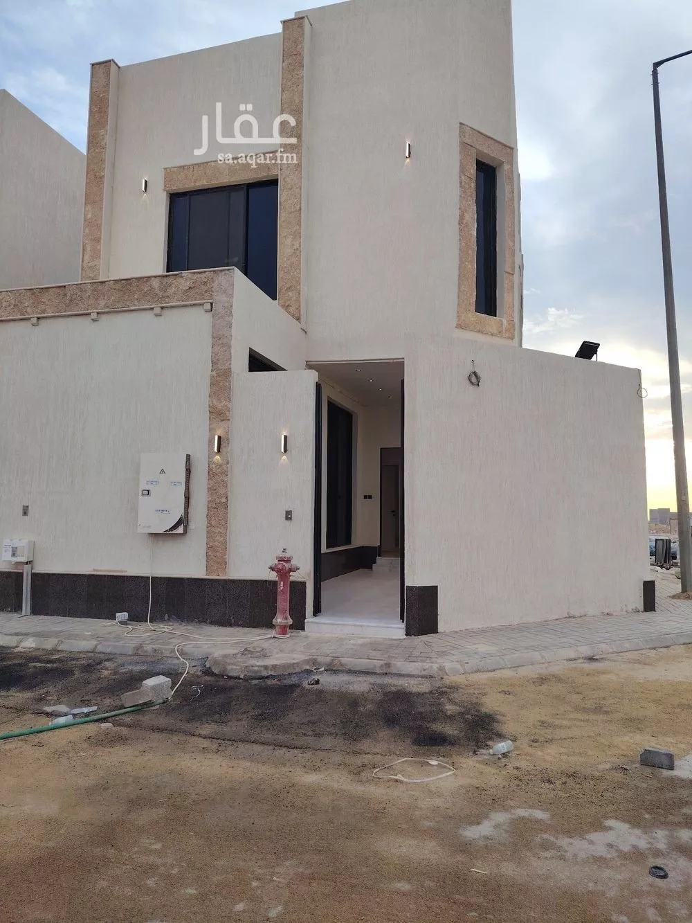 فيلا 5 غرف في الجنادرية 1