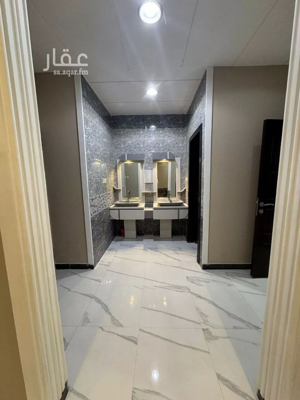 فيلا 4 غرف في العارض 5