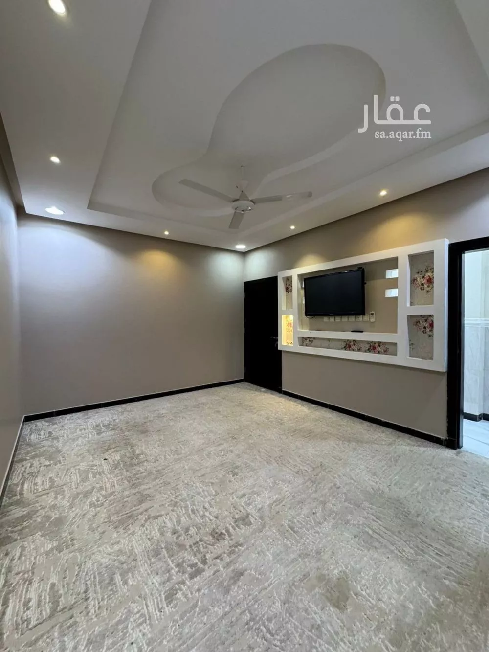 فيلا 4 غرف في العارض 1