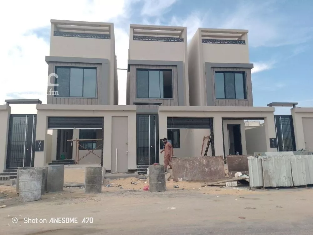 فيلا 8 غرف في العقيق