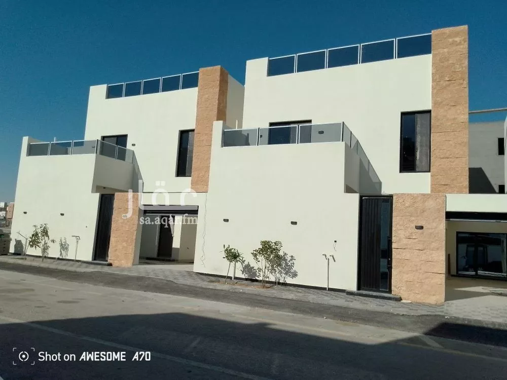 فيلا 7 غرف في الامواج 2