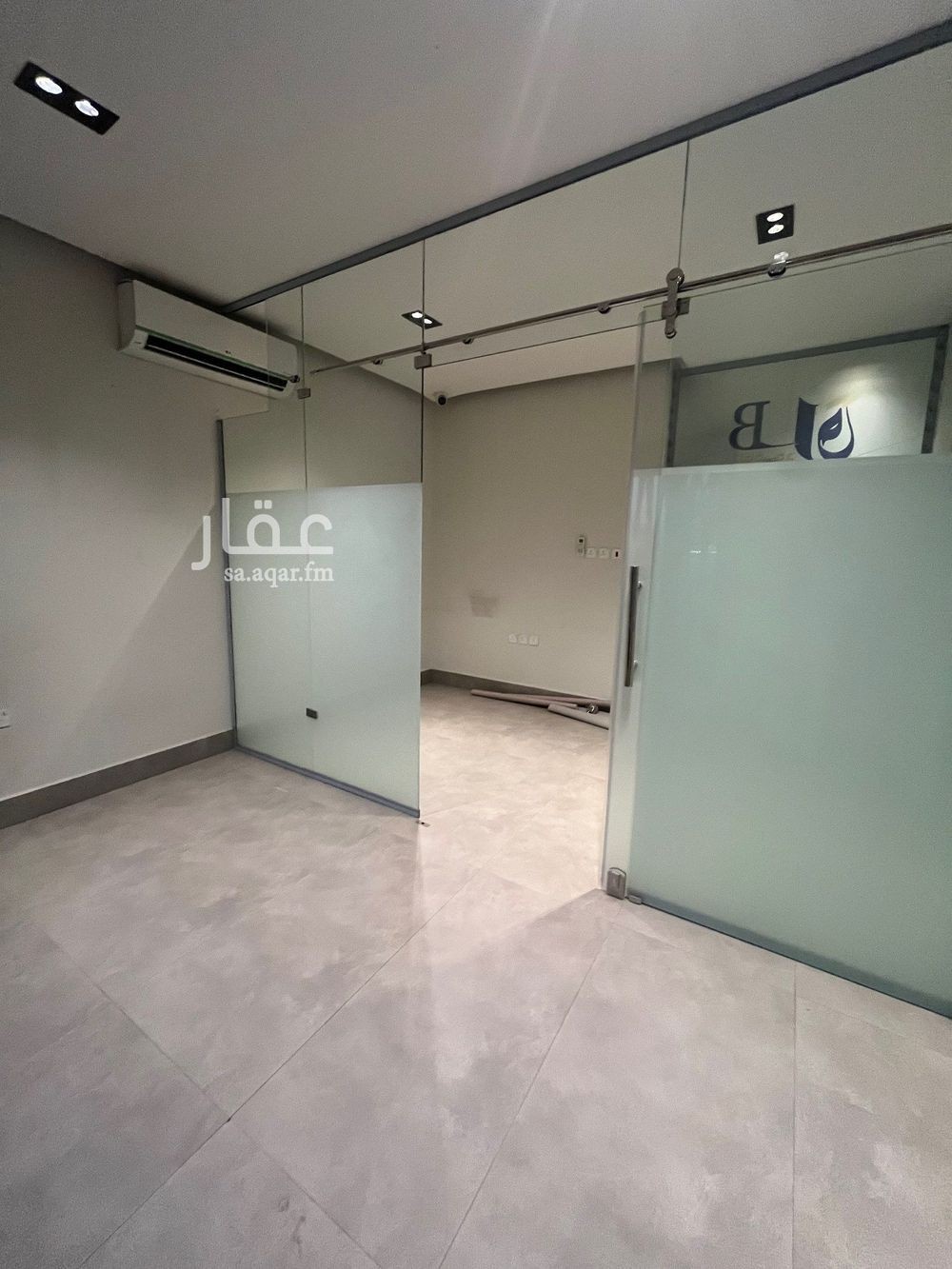 3 bedroom office in Shubra, Riyadh 5